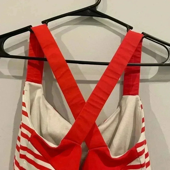 LULULEMON Track and Train Tank top Size 4 Red/white cross back - Picture 6 of 6